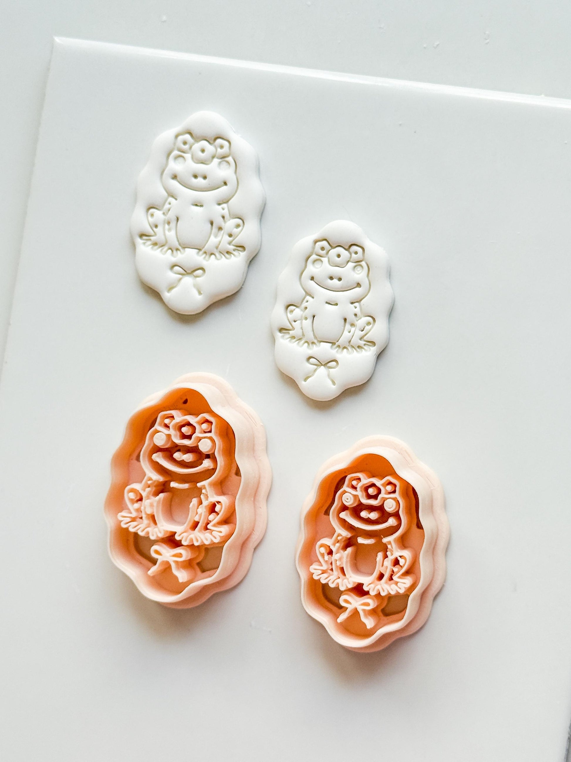 Tavi Floral Frog Clay Cutter: Scalloped Oval Frame for Polymer Clay