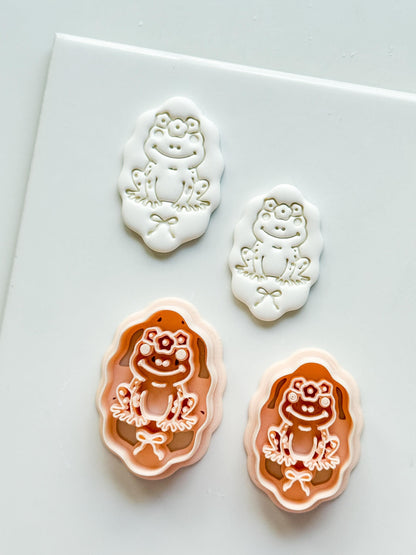 Tavi Floral Frog Clay Cutter: Scalloped Oval Frame for Polymer Clay