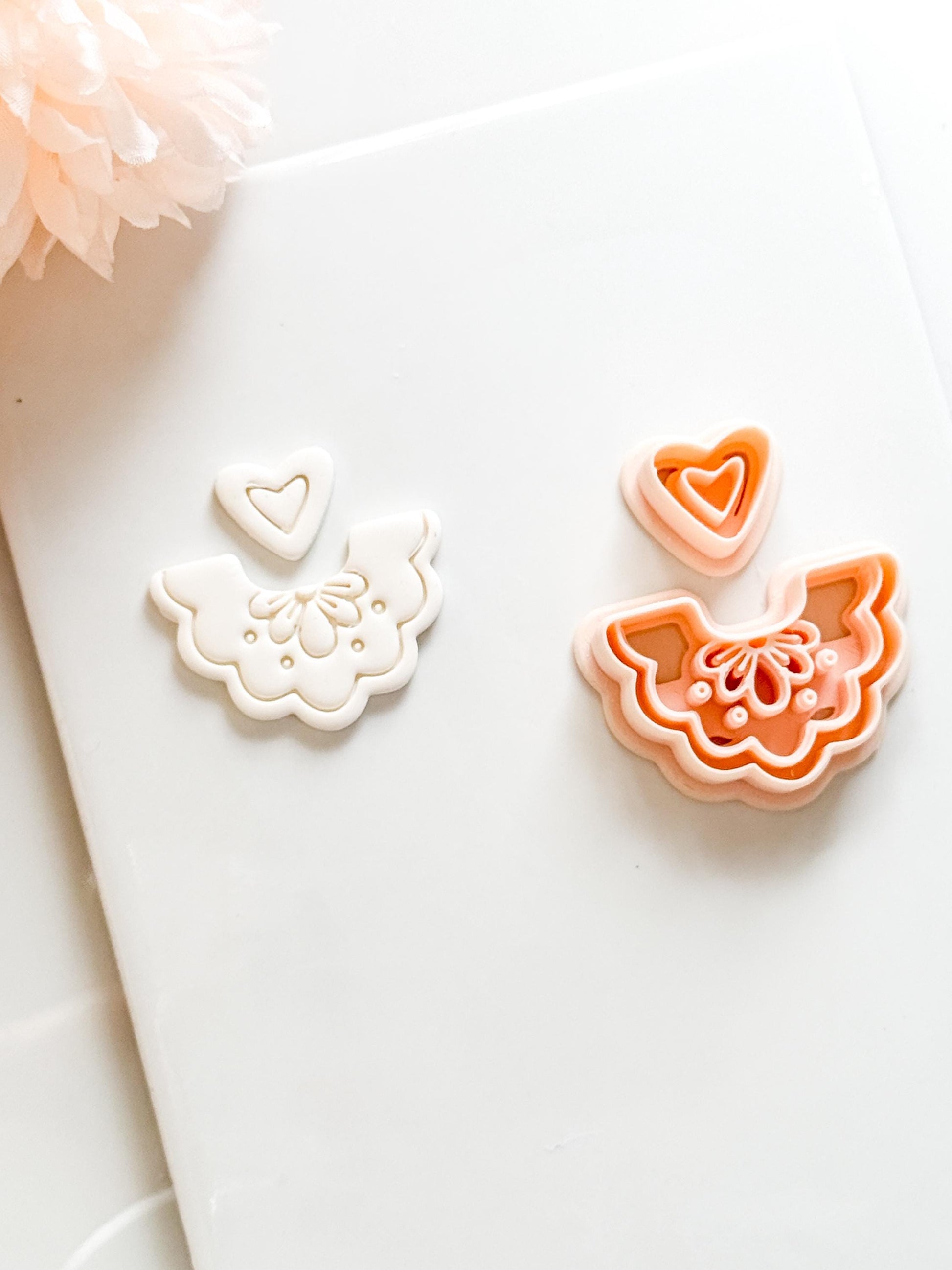 Una Frill Polymer Clay Cutter: Scalloped Edge Arch Embosser