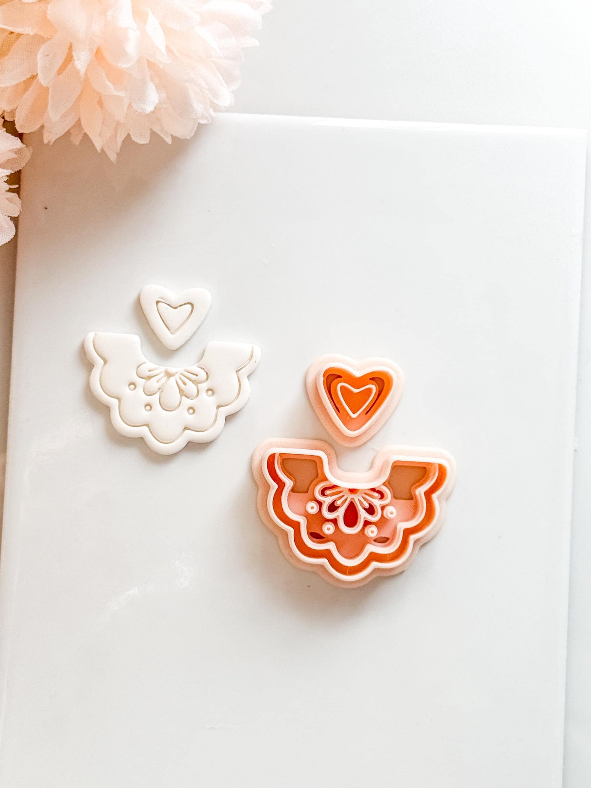Una Frill Polymer Clay Cutter: Scalloped Edge Arch Embosser