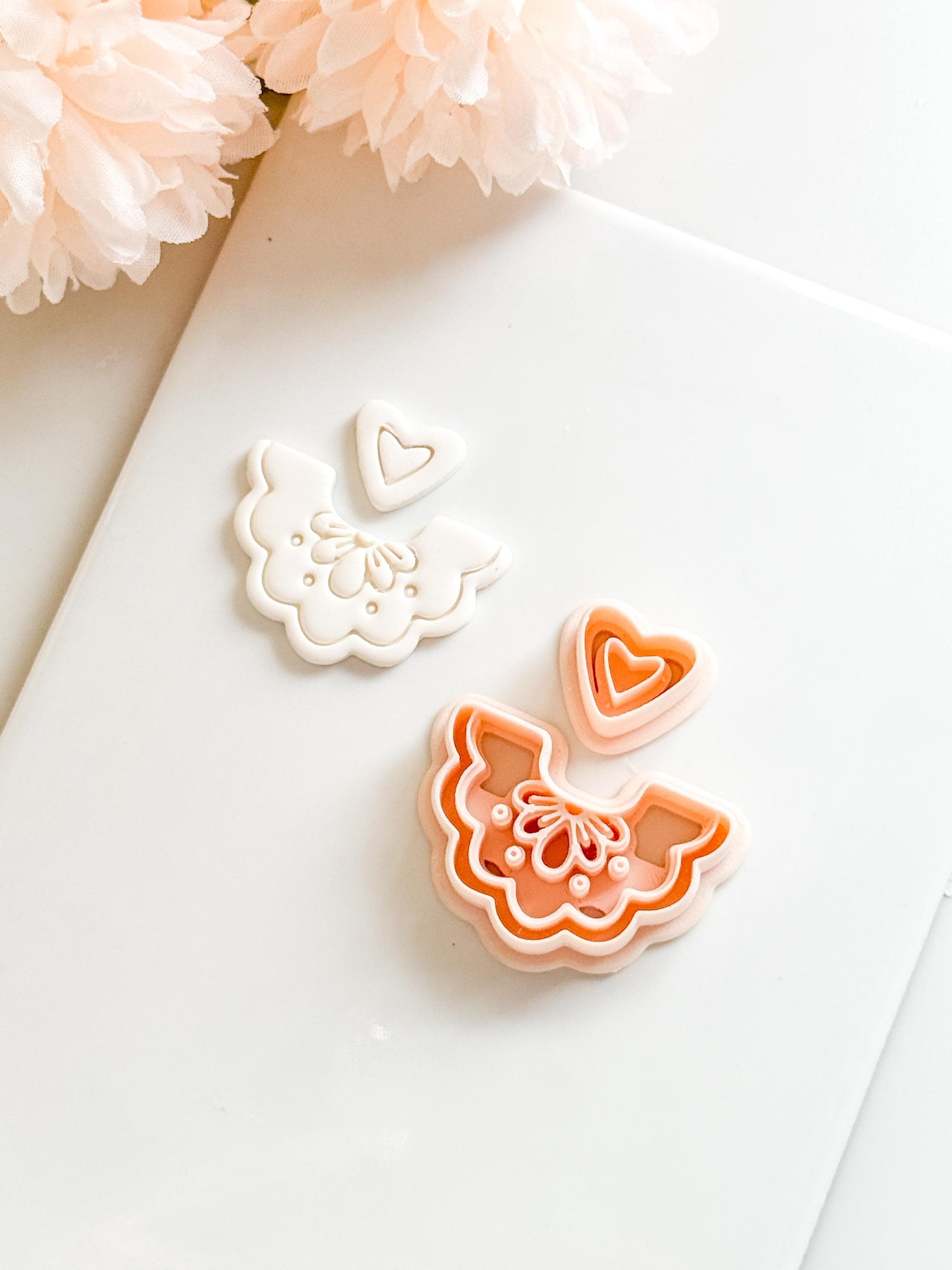 Una Frill Polymer Clay Cutter: Scalloped Edge Arch Embosser