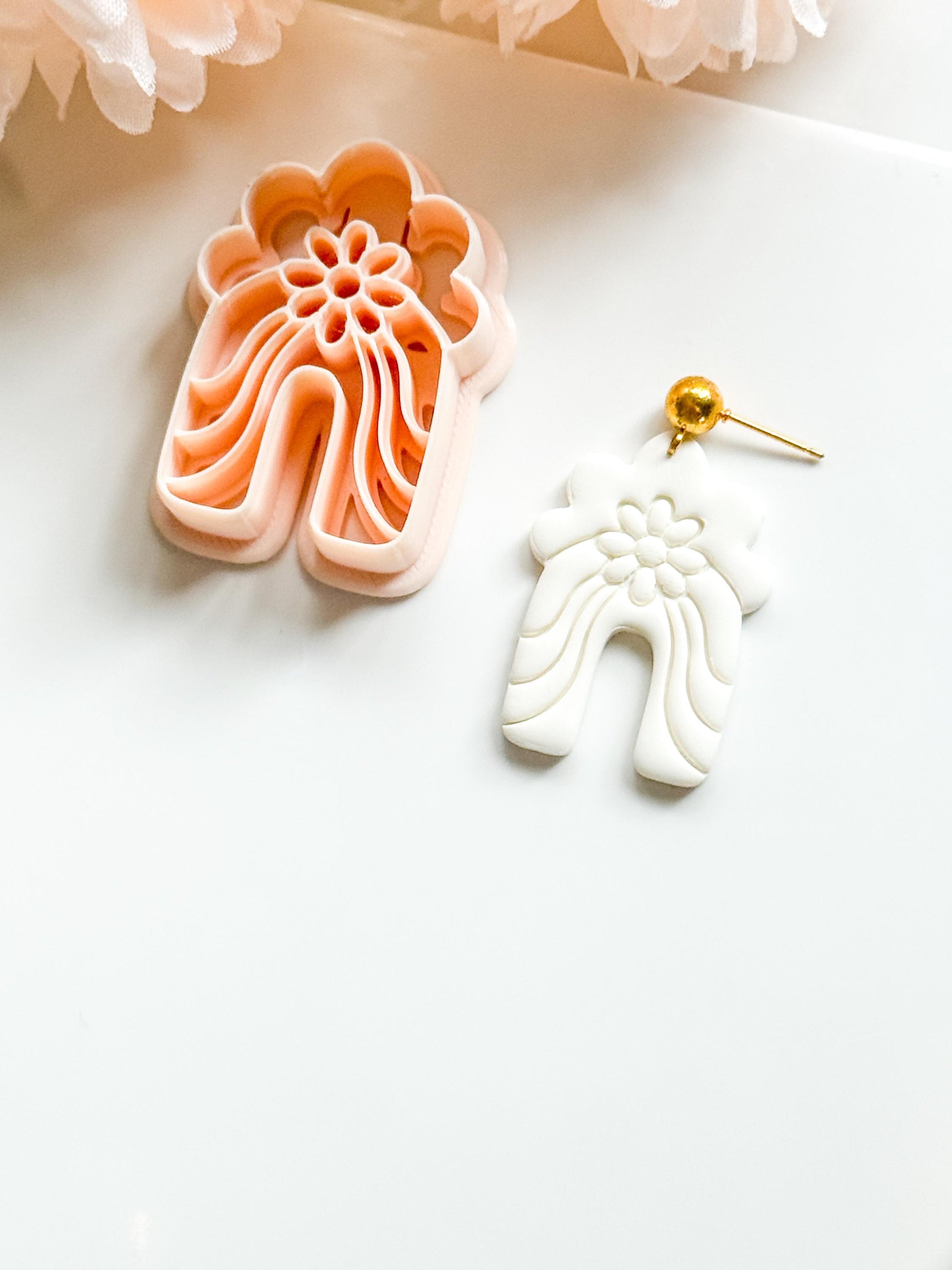 Curve Lila Clay Cutter: Wavy Arch Floral Design for Polymer Clay Jewelry