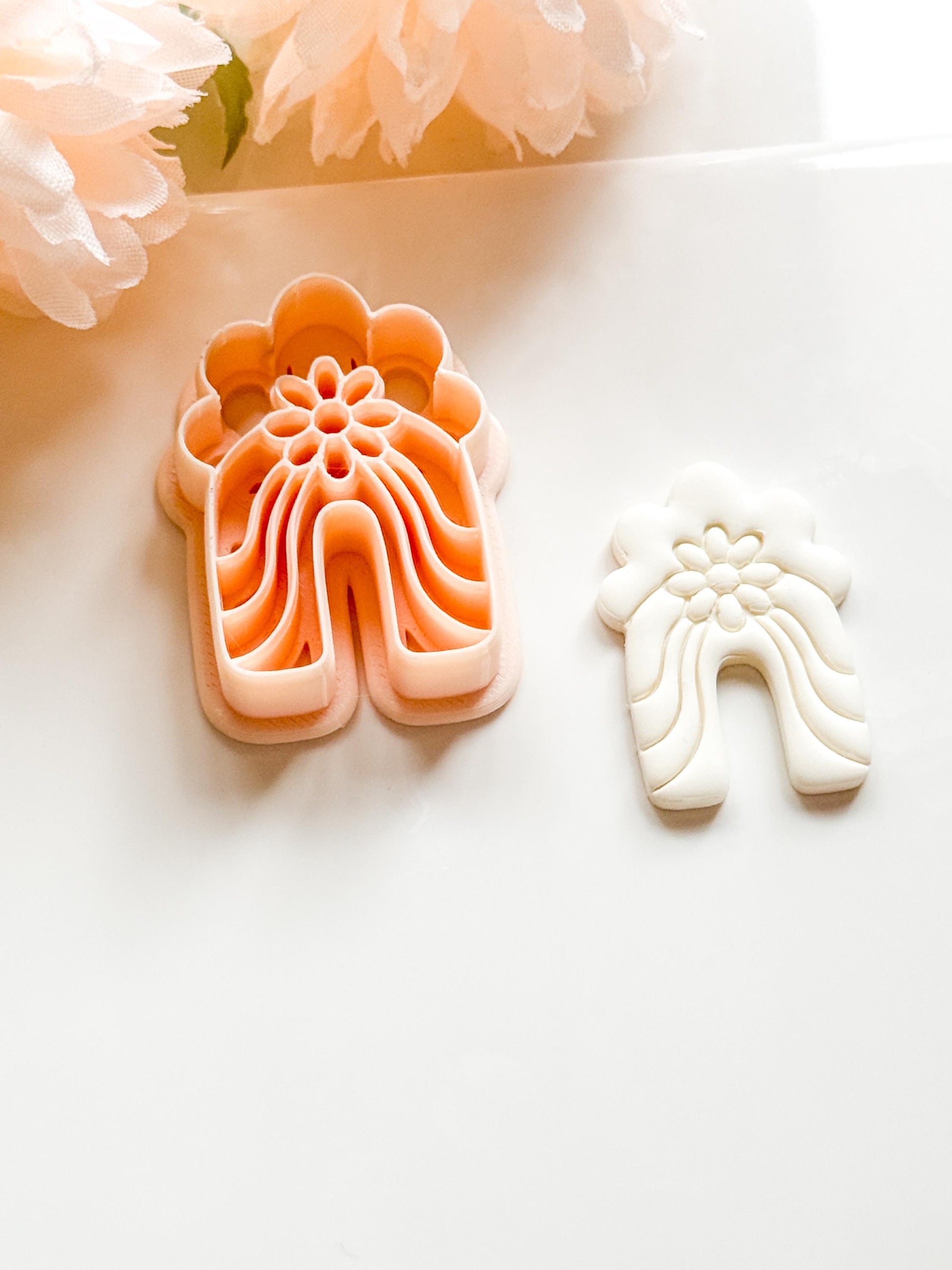Curve Lila Clay Cutter: Wavy Arch Floral Design for Polymer Clay Jewelry