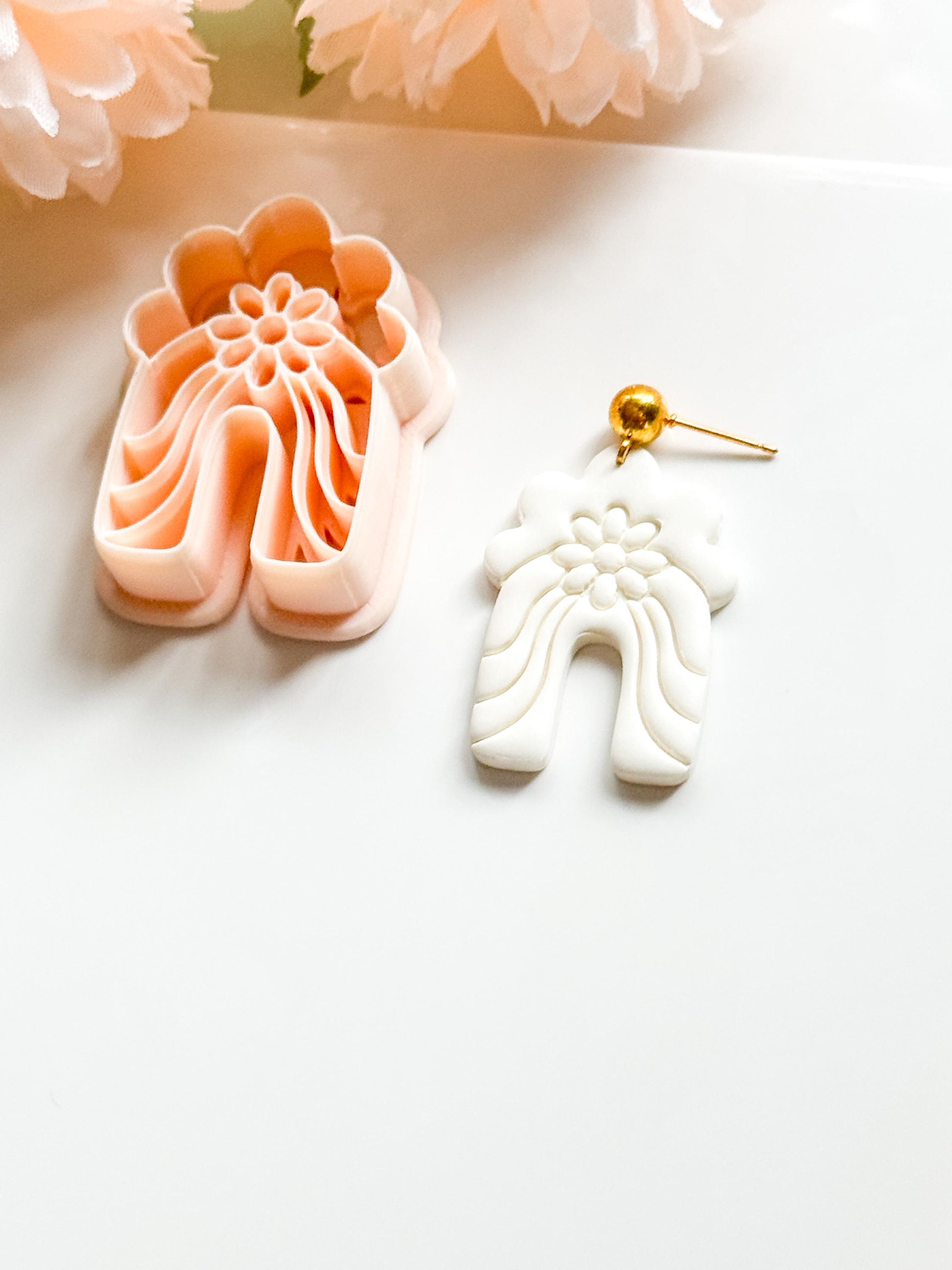 Curve Lila Clay Cutter: Wavy Arch Floral Design for Polymer Clay Jewelry