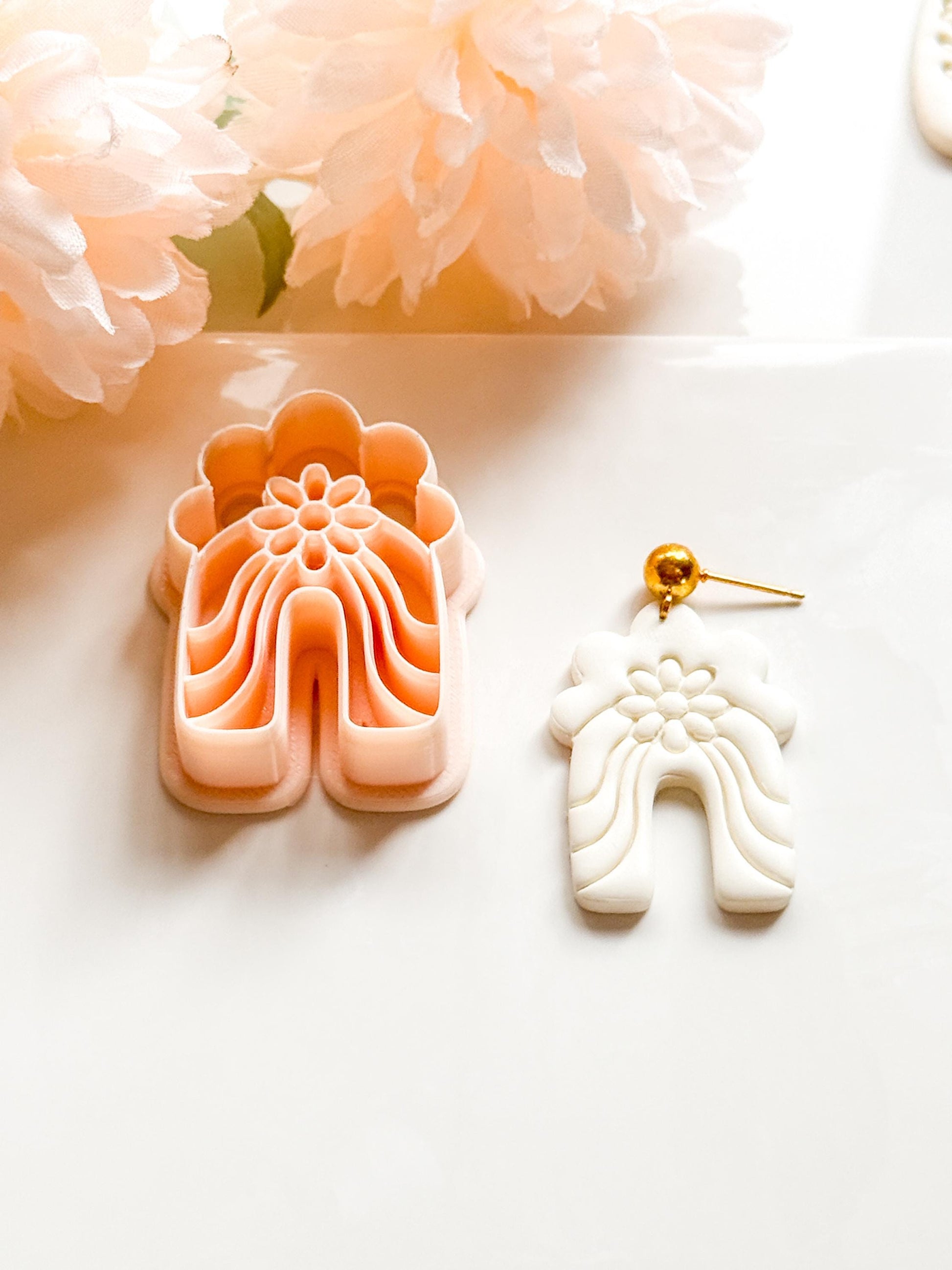 Curve Lila Clay Cutter: Wavy Arch Floral Design for Polymer Clay Jewelry