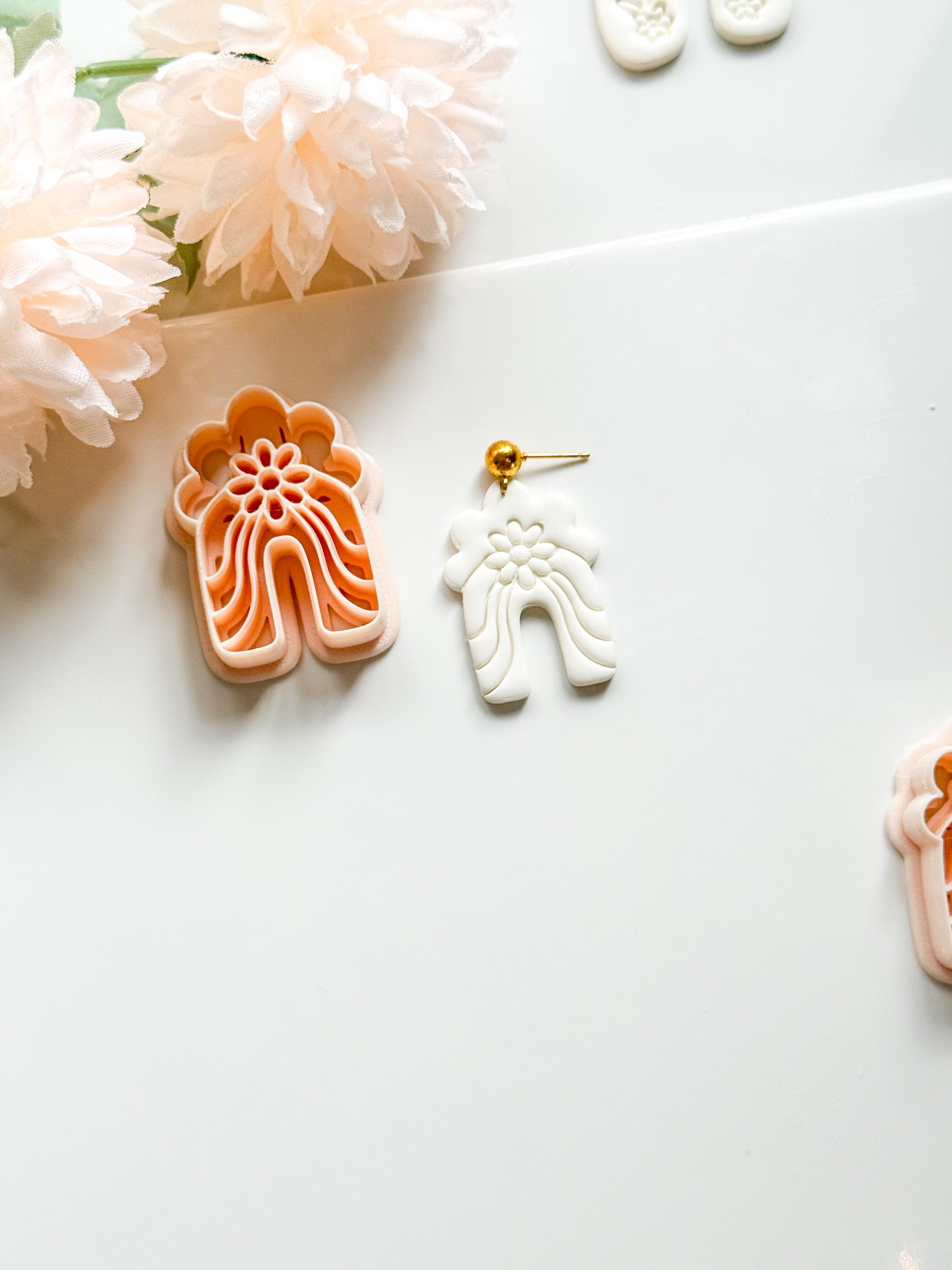 Curve Lila Clay Cutter: Wavy Arch Floral Design for Polymer Clay Jewelry
