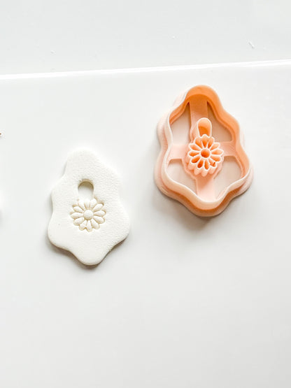 Pebble Koa Polymer Clay Cutter: Organic Shape Embossing Flower Jewelry Tool