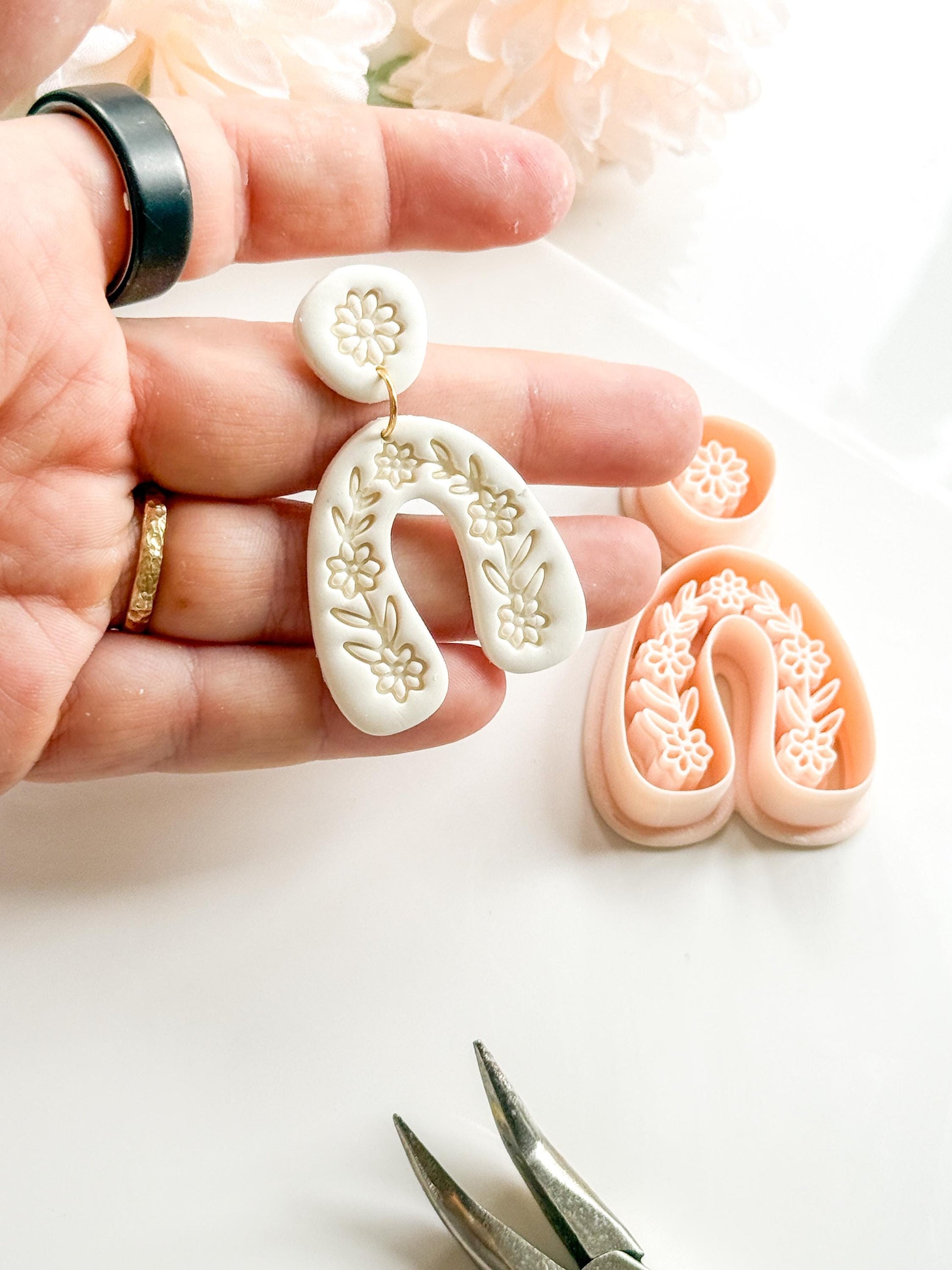 Wreath Mira Polymer Clay Cutter: Embossing Flower Wreath Jewelry Making Tool