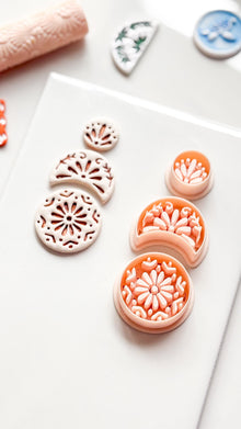 Medalla Tres Clay Cutter: Triple Tier Floral Arch for Polymer Clay