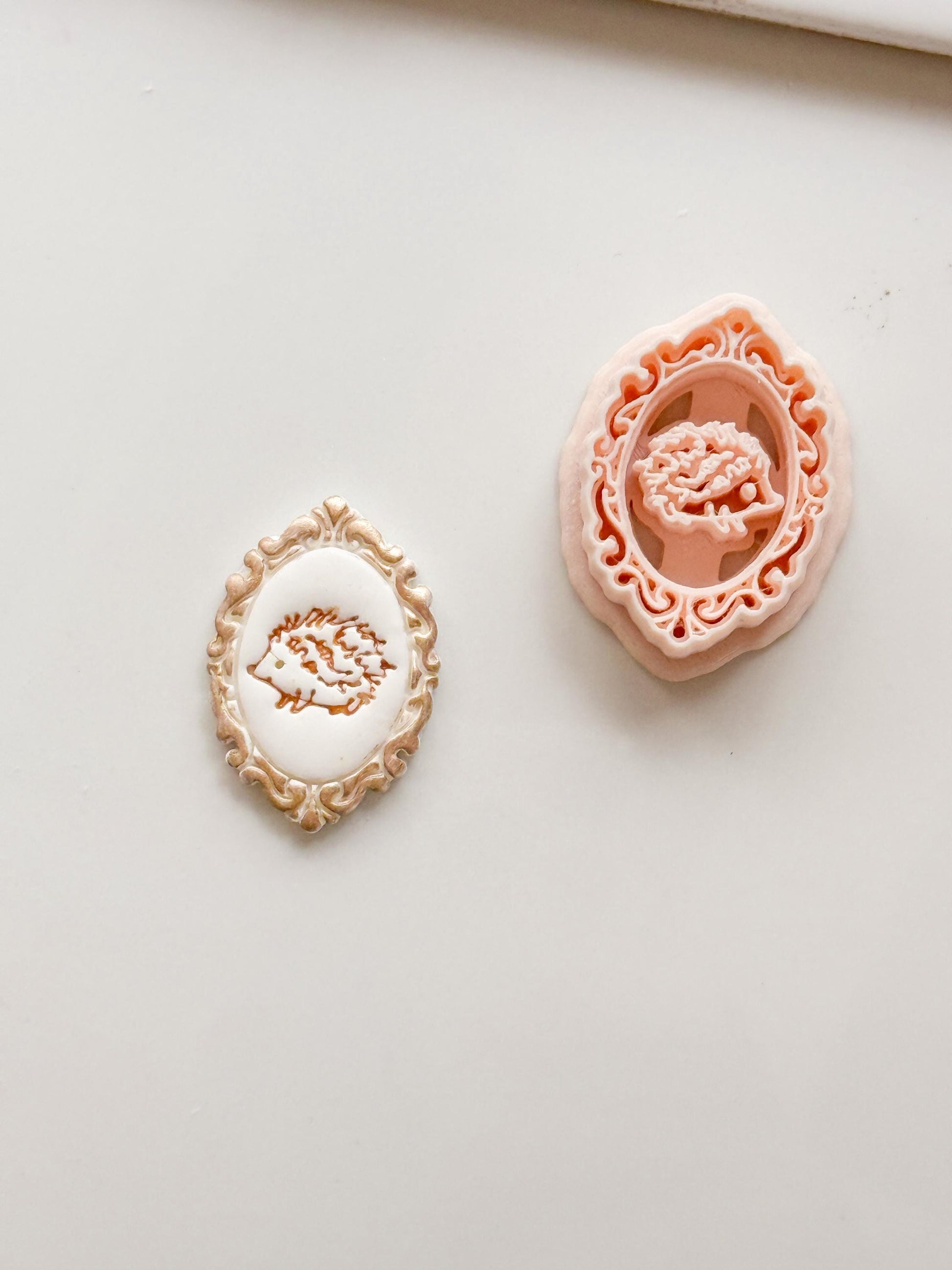 Nilo Hedgehog Oval Frame Cutter: Embossed Ornate Filigree