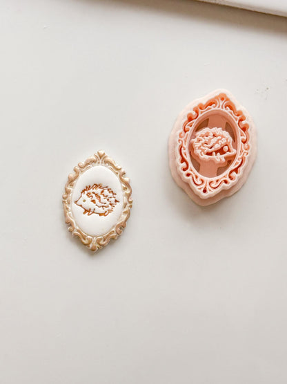 Nilo Hedgehog Oval Frame Cutter: Embossed Ornate Filigree