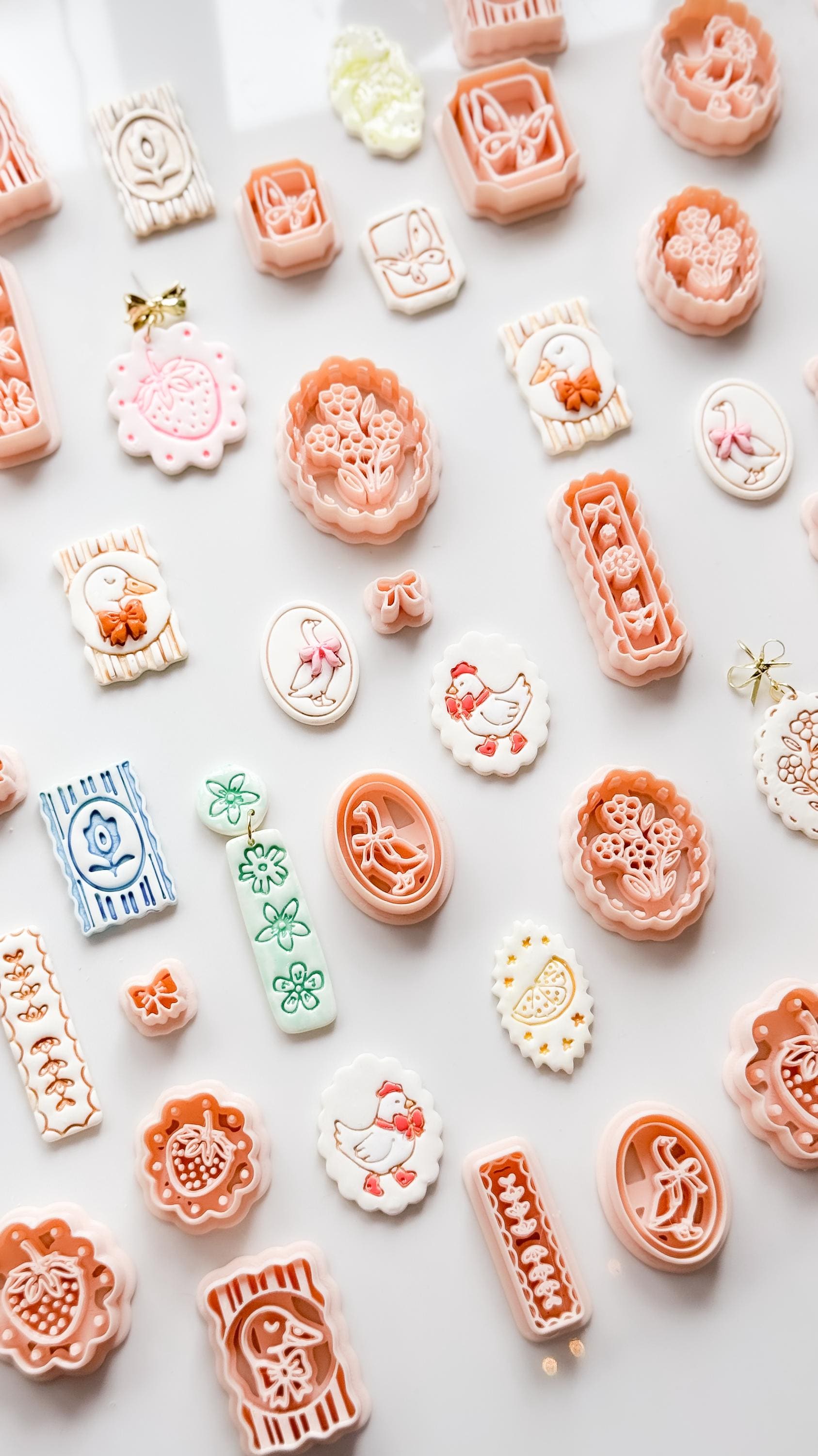 Cutey Chick Cutter: Oval Chicken Earring Shape for Polymer Clay