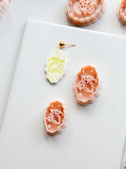 Zizi Lemon Frame Cutter: Scalloped Oval Citrus Shape for Polymer Clay