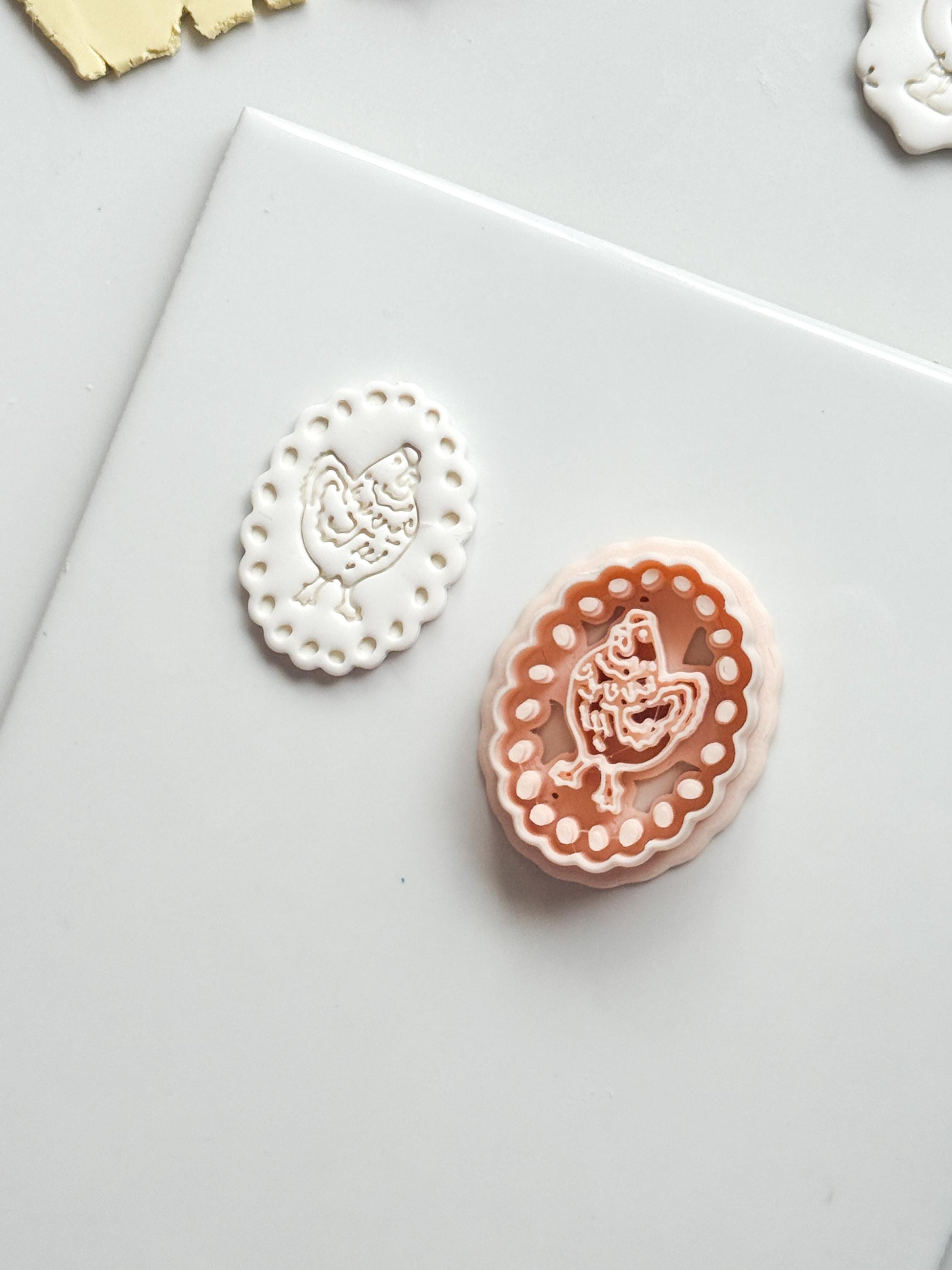 Pina Hen Cutter: Scalloped Oval Chicken Frame for Polymer Clay