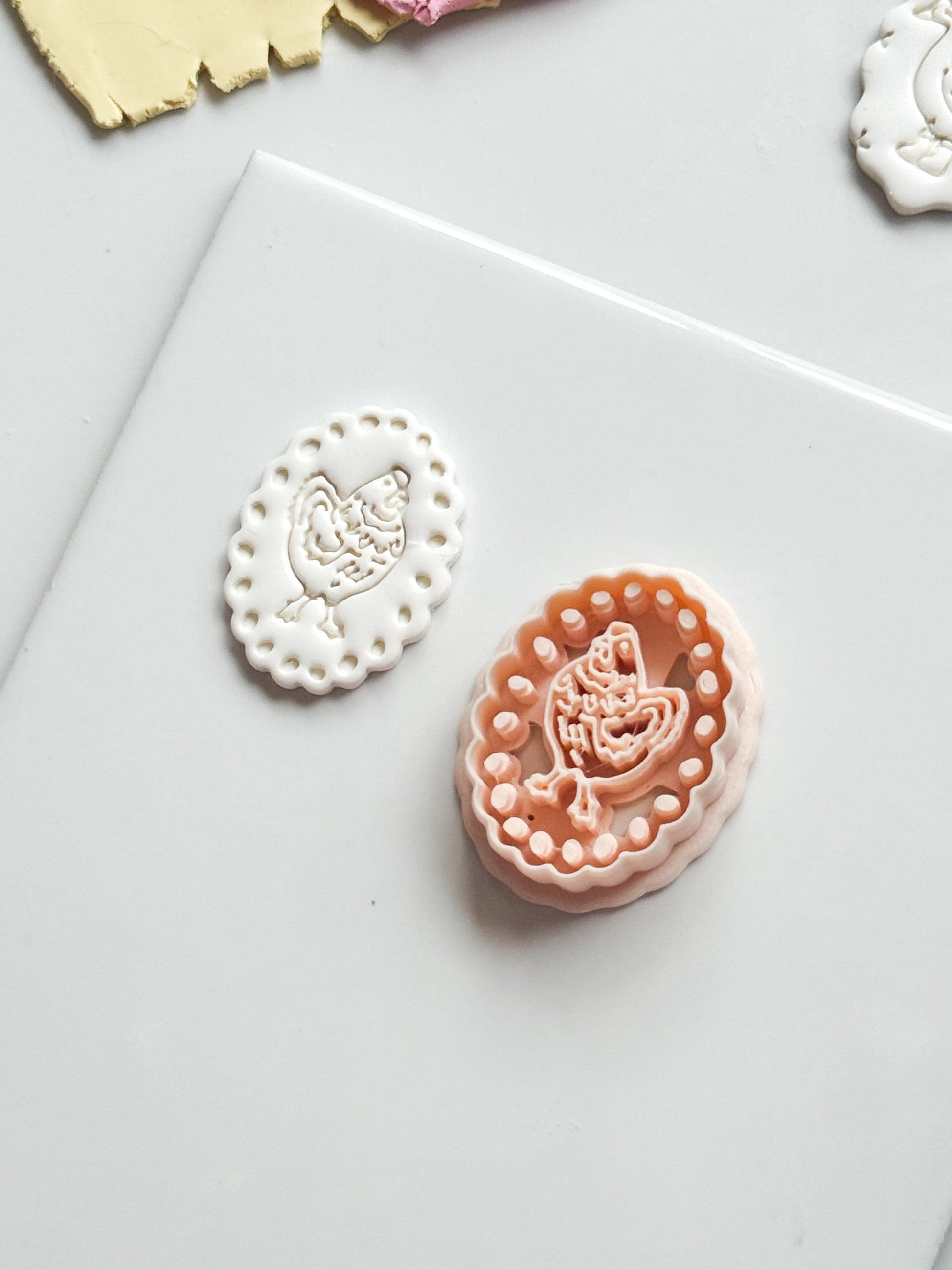 Pina Hen Cutter: Scalloped Oval Chicken Frame for Polymer Clay