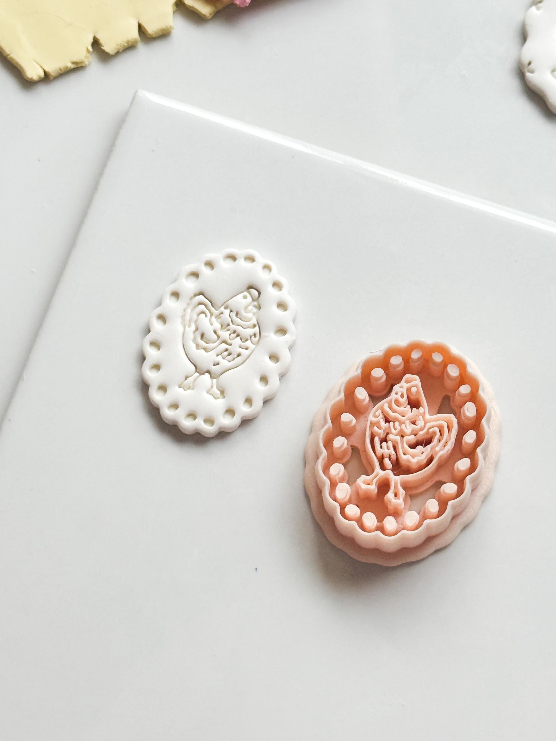 Pina Hen Cutter: Scalloped Oval Chicken Frame for Polymer Clay