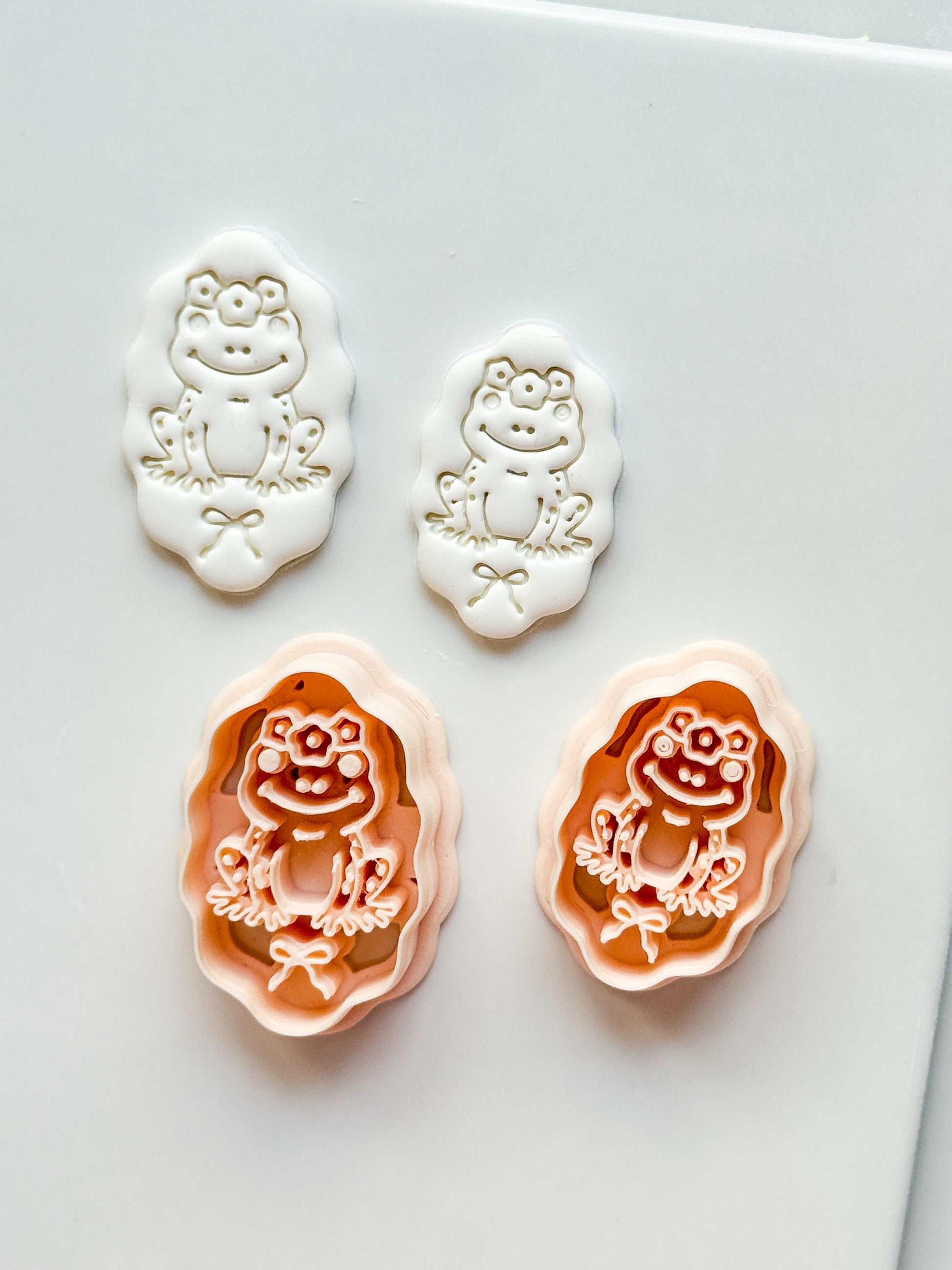 Tavi Floral Frog Clay Cutter: Scalloped Oval Frame for Polymer Clay