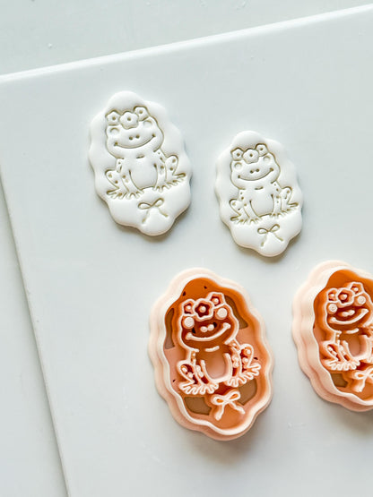 Tavi Floral Frog Clay Cutter: Scalloped Oval Frame for Polymer Clay