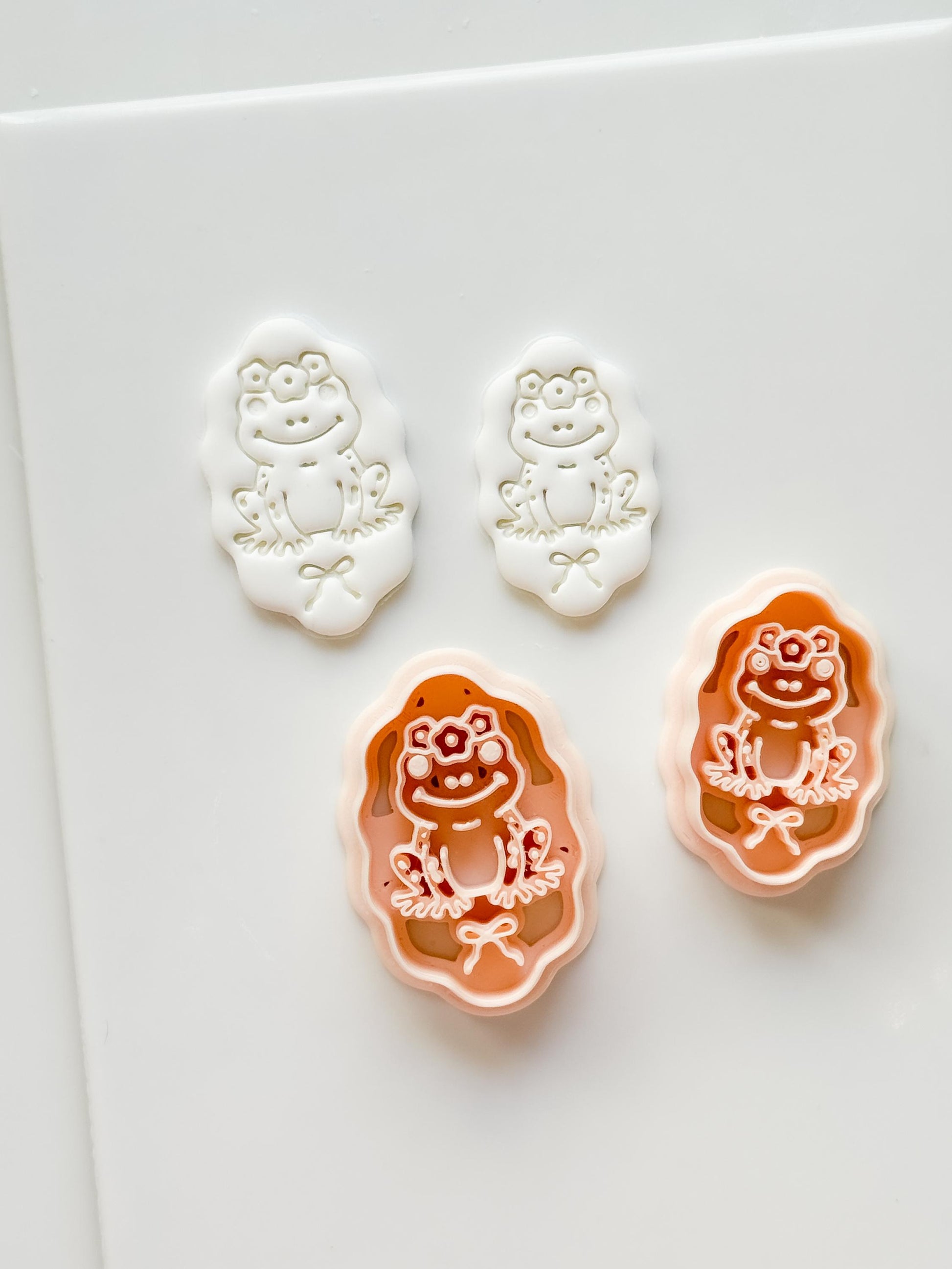Tavi Floral Frog Clay Cutter: Scalloped Oval Frame for Polymer Clay