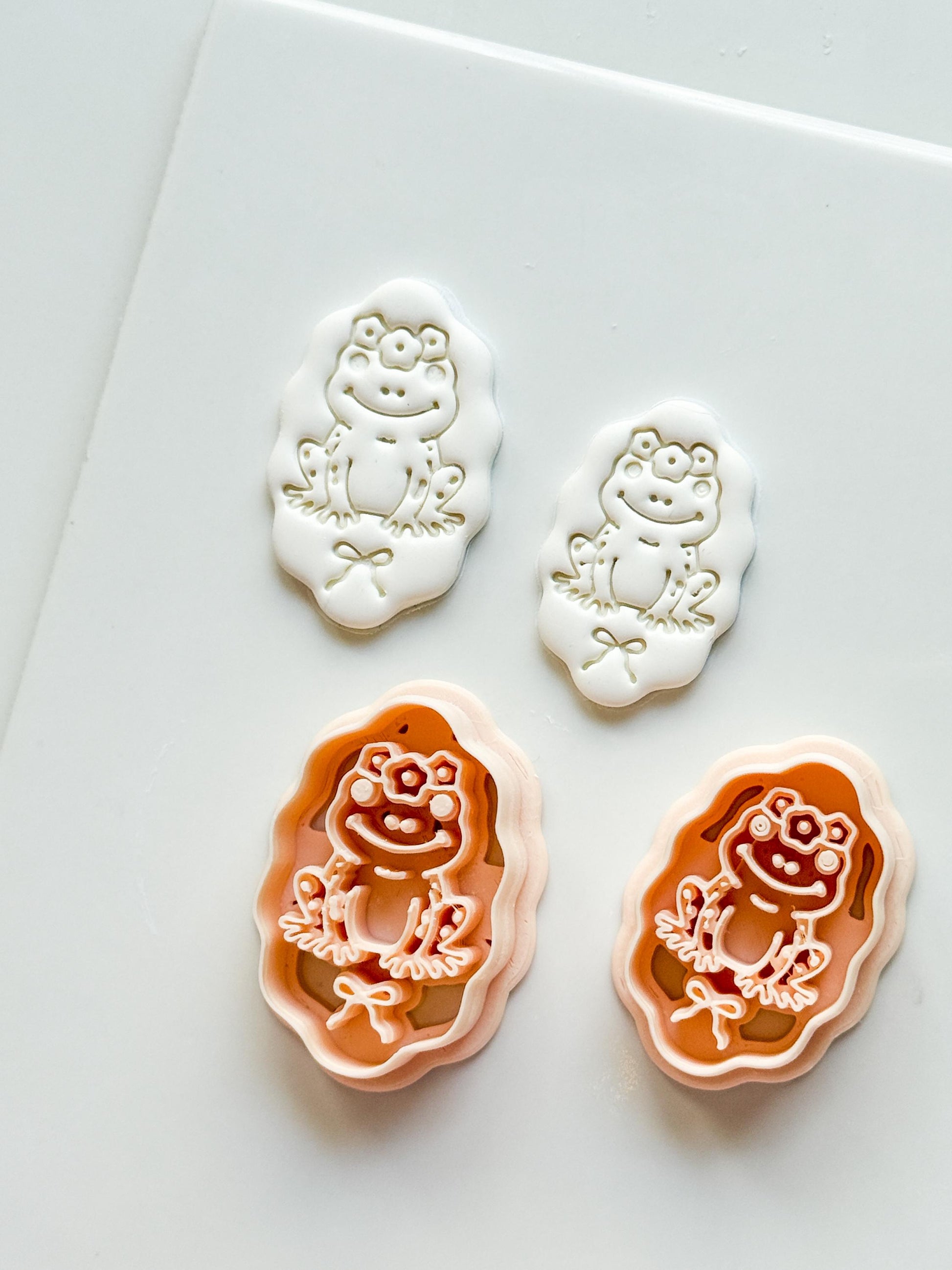Tavi Floral Frog Clay Cutter: Scalloped Oval Frame for Polymer Clay