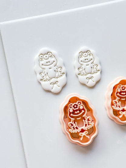 Tavi Floral Frog Clay Cutter: Scalloped Oval Frame for Polymer Clay