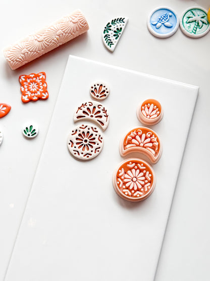 Medalla Tres Clay Cutter: Triple Tier Floral Arch for Polymer Clay