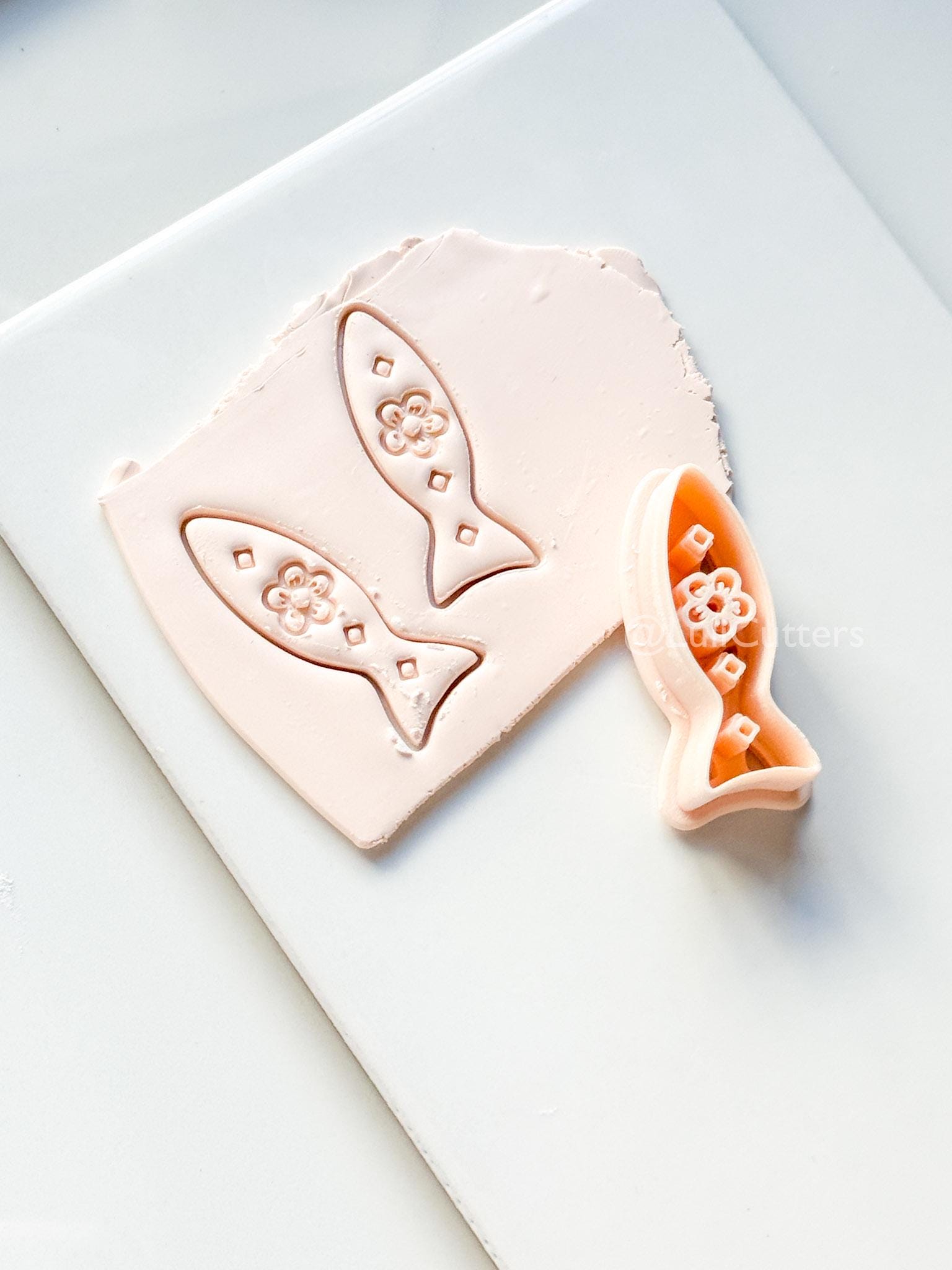 Sardine Chérie Cutter | Fish Bow Shape Tool for Polymer Clay