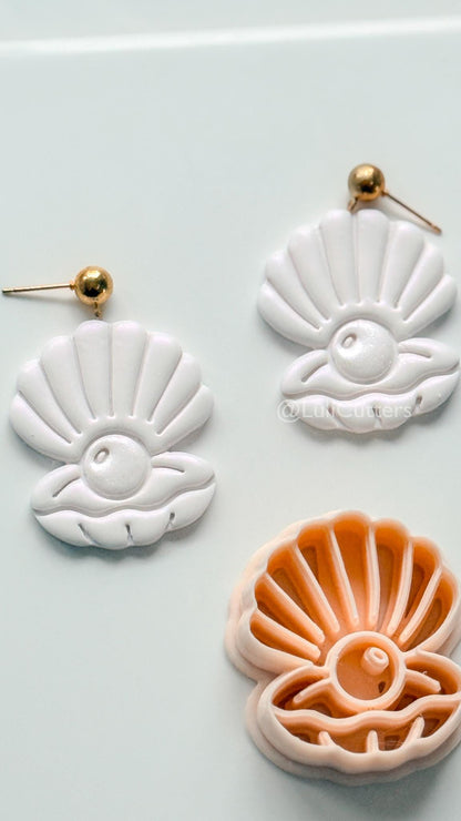 Pearl Laura Cutter: Scallop Shell with Pearl Center for Polymer Clay