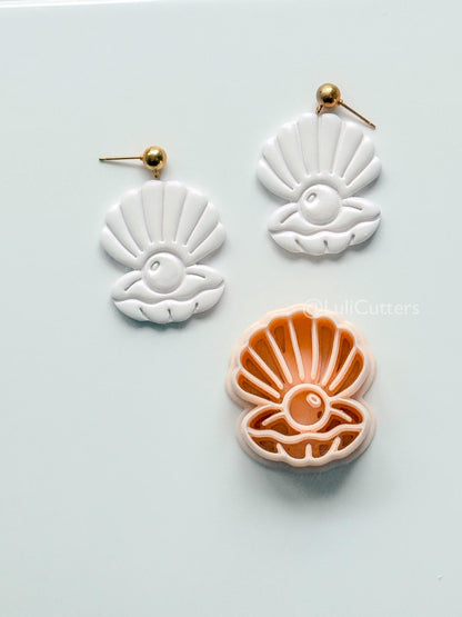 Pearl Laura Cutter: Scallop Shell with Pearl Center for Polymer Clay