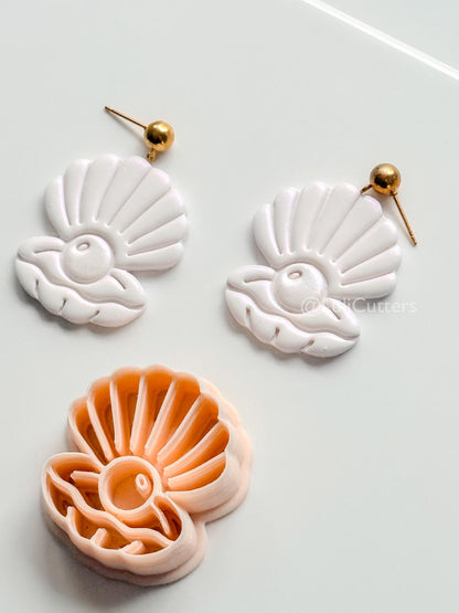 Pearl Laura Cutter: Scallop Shell with Pearl Center for Polymer Clay