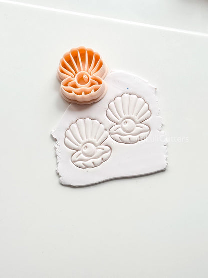 Pearl Laura Cutter: Scallop Shell with Pearl Center for Polymer Clay
