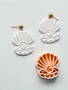 Pearl Laura Cutter: Scallop Shell with Pearl Center for Polymer Clay