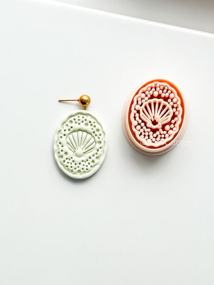 Shell Laura Cutter: Seashell with Pearl Frame for Polymer Clay