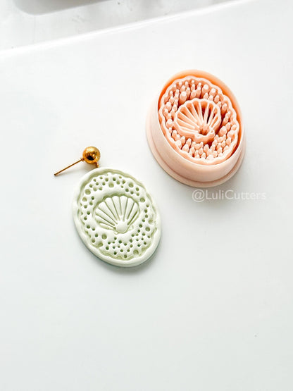 Shell Laura Cutter: Seashell with Pearl Frame for Polymer Clay