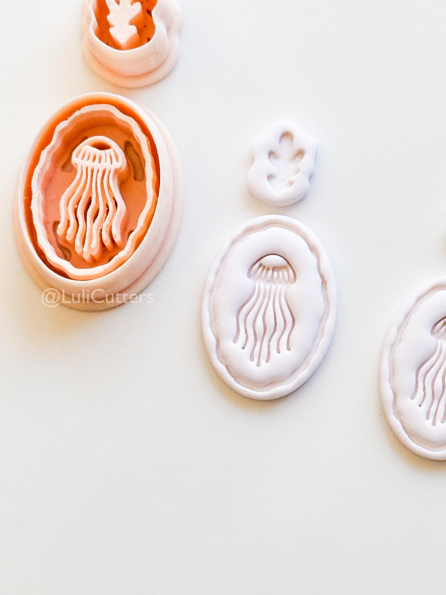 Coastal Cameo Cutter: Jellyfish & Delicate Seashell Design for Polymer Clay