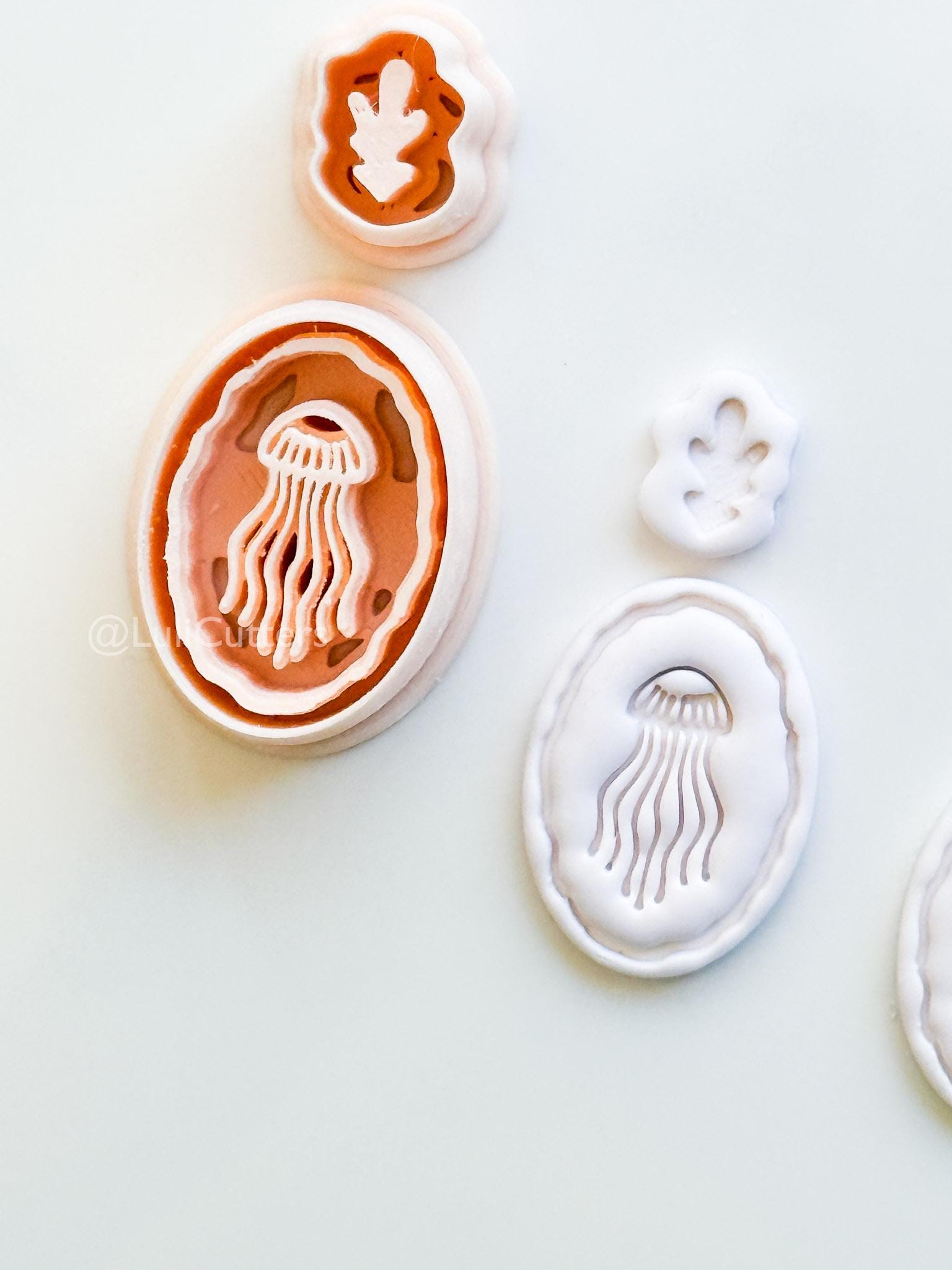 Coastal Cameo Cutter: Jellyfish & Delicate Seashell Design for Polymer Clay