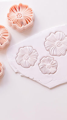 Ribbed Texture Flower Cutter: Intricate Layered Petal Design for Polymer Clay