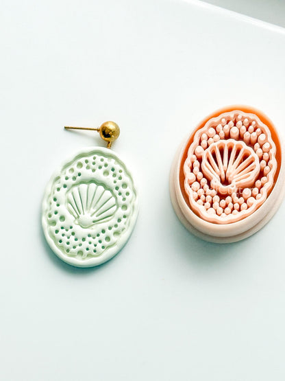 Shell Laura Cutter: Seashell with Pearl Frame for Polymer Clay