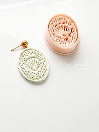 Shell Laura Cutter: Seashell with Pearl Frame for Polymer Clay