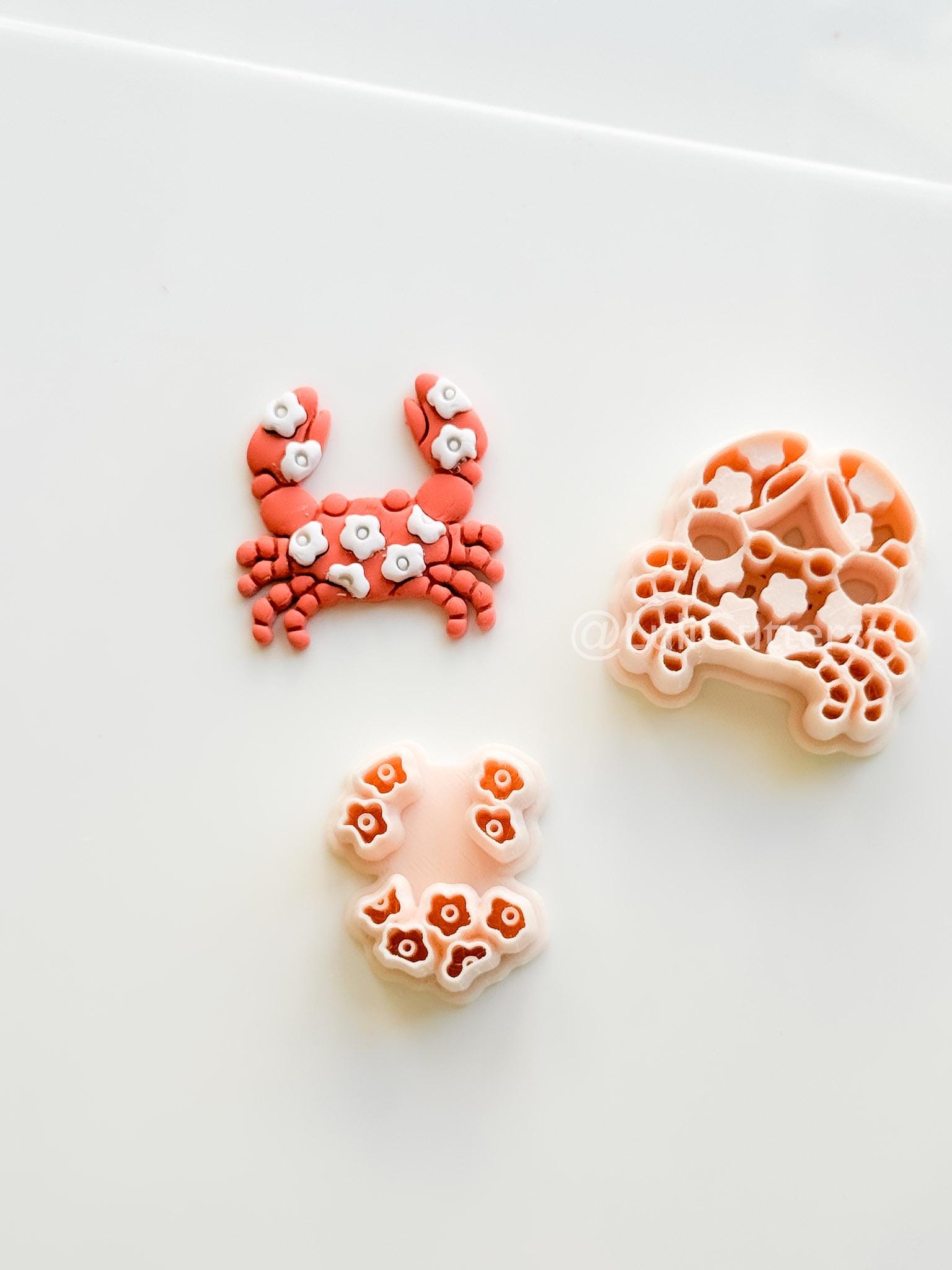 Layered Floral Crab Cutter: Intricate Flower Pattern for Polymer Clay