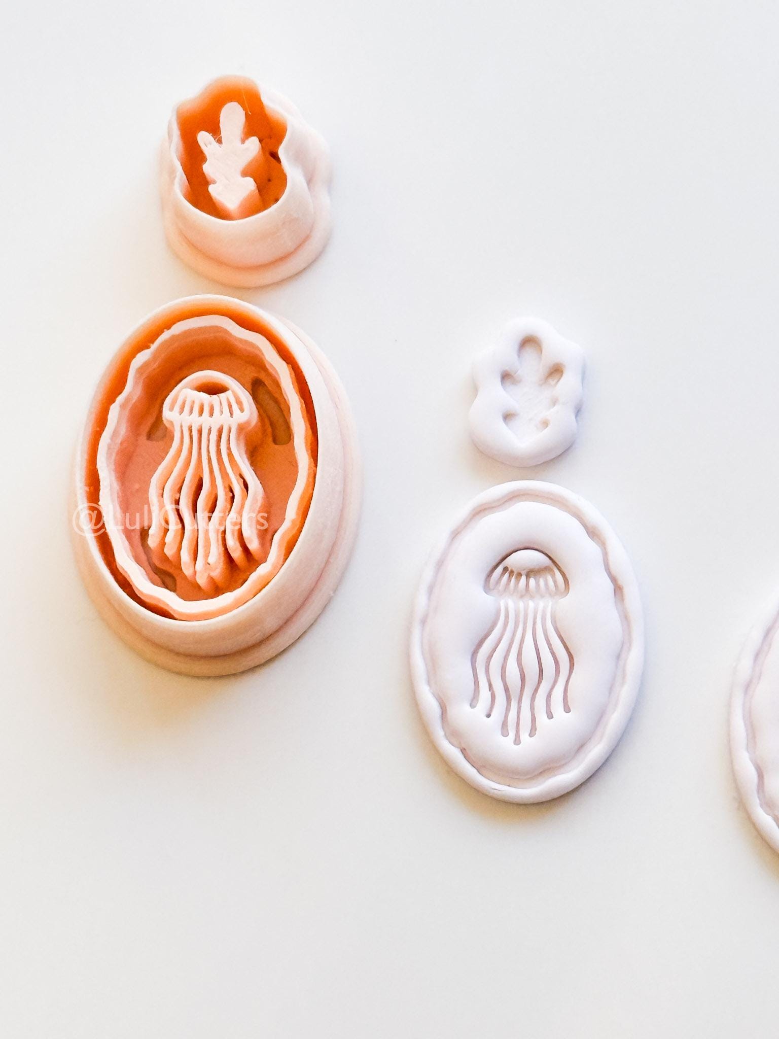 Coastal Cameo Cutter: Jellyfish & Delicate Seashell Design for Polymer Clay