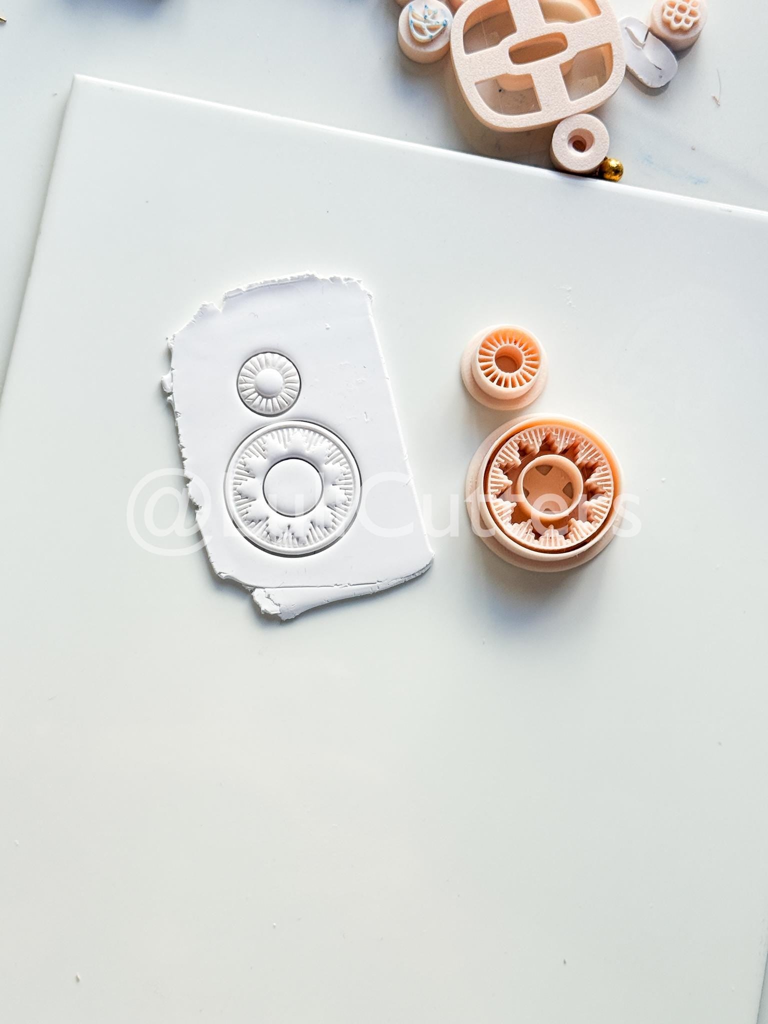 Raying Circle Dangle Cutter: Sunburst Hoop Design for Polymer Clay