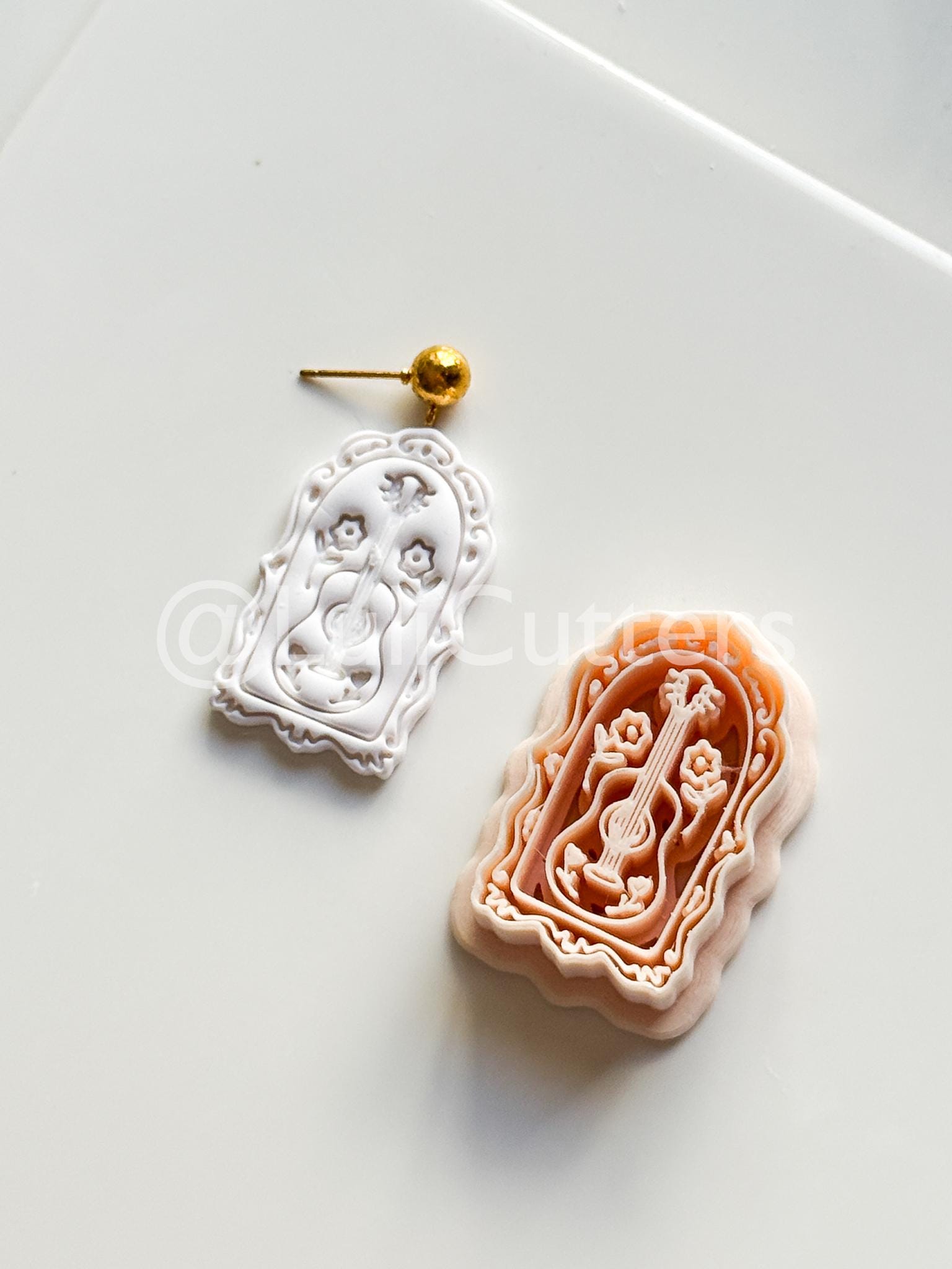 Guitar Solo Cutter: Floral Acoustic Instrument Design for Polymer Clay