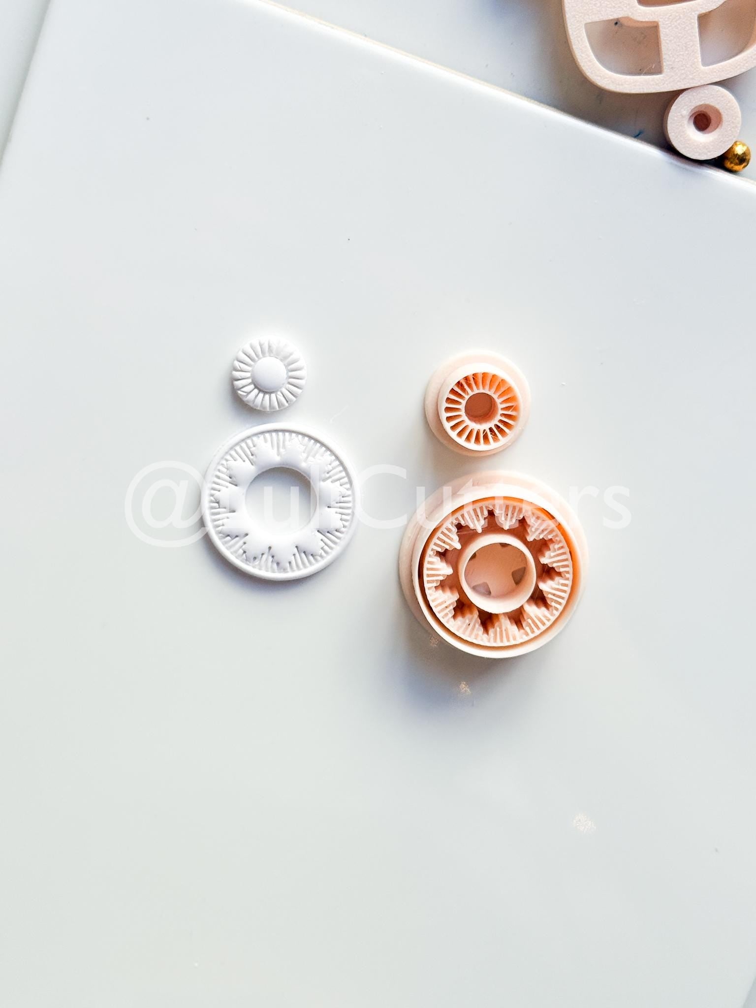 Raying Circle Dangle Cutter: Sunburst Hoop Design for Polymer Clay