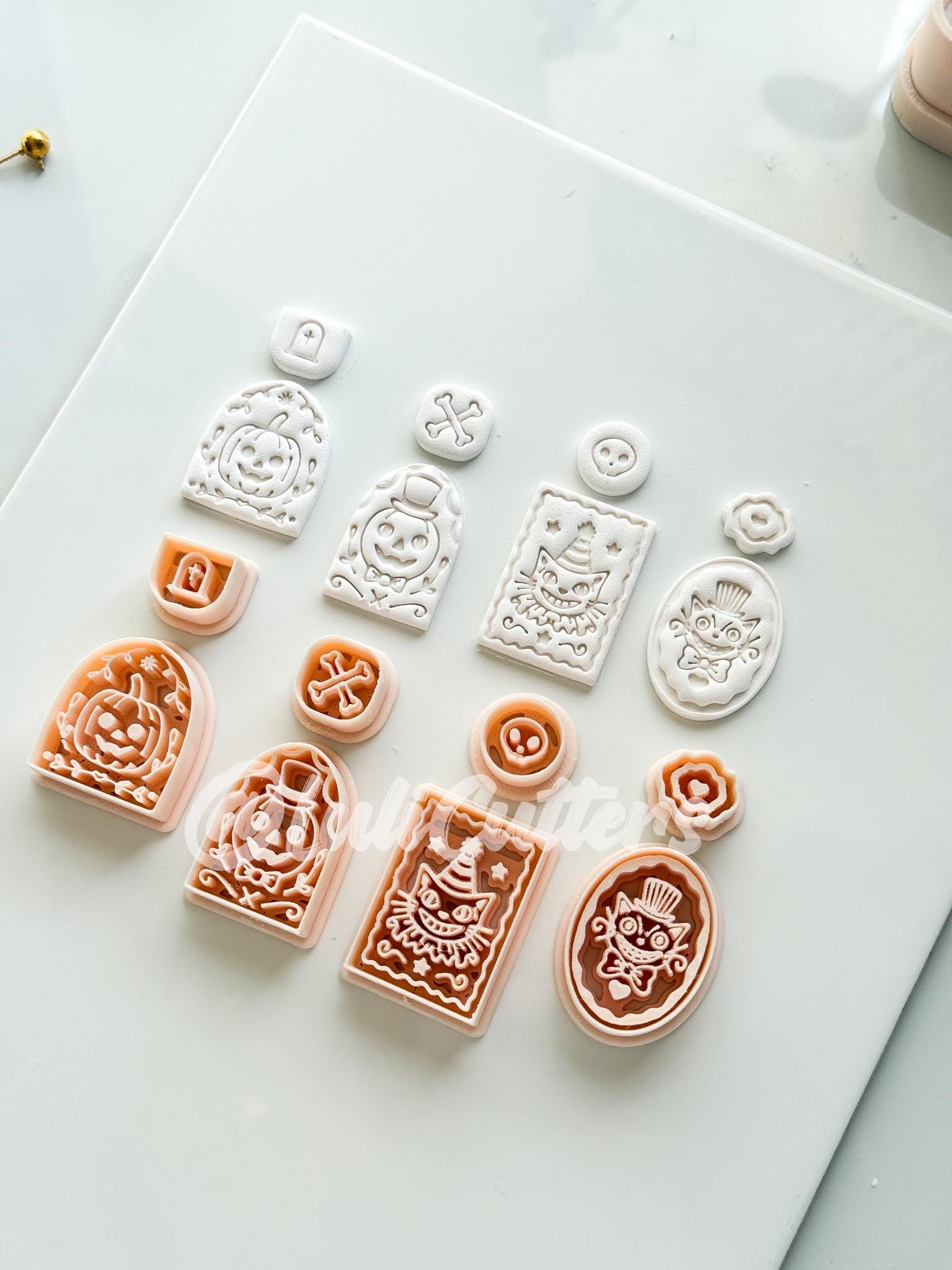 Spooky Carnival Set Cutter: Vintage Halloween Character Dangle Shapes for Polymer Clay