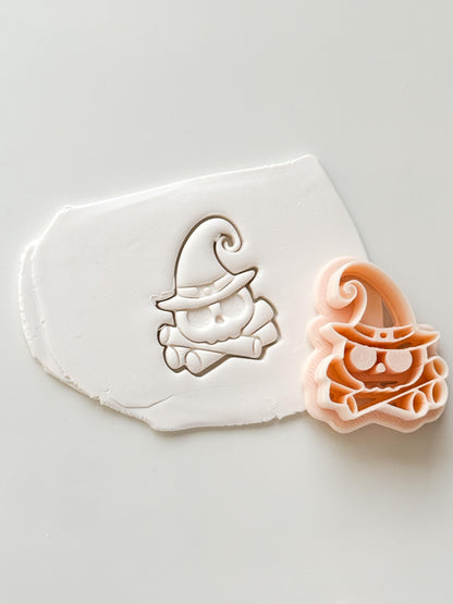 Witchy Bonefire Cutter: Skull With Crossed Bones for Polymer Clay