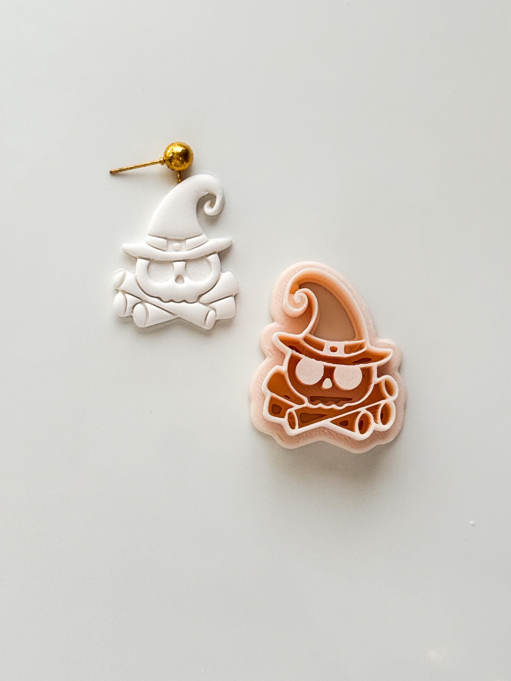 Witchy Bonefire Cutter: Skull With Crossed Bones for Polymer Clay