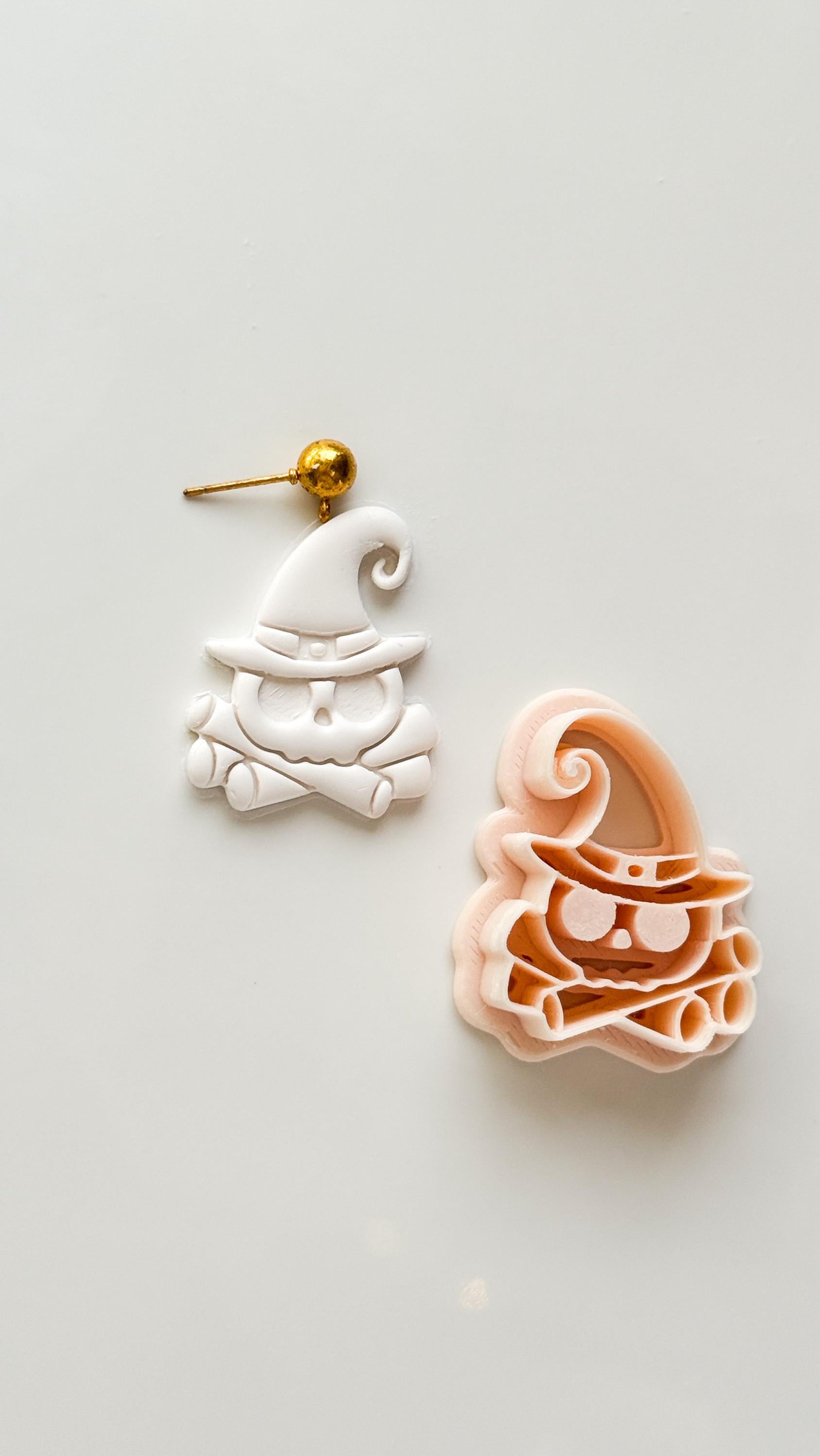 Witchy Bonefire Cutter: Skull With Crossed Bones for Polymer Clay
