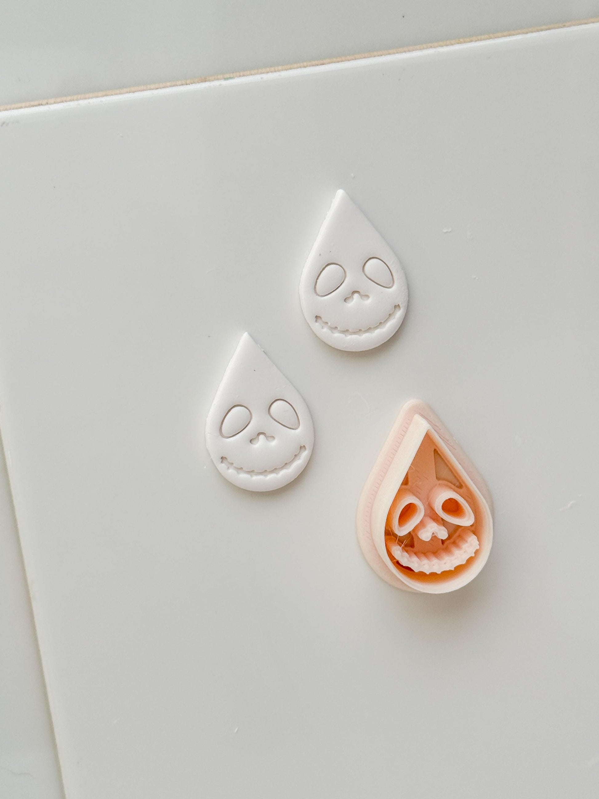 Teardrop Jack Cutter: Grinning Lantern Drop Shape for Polymer Clay