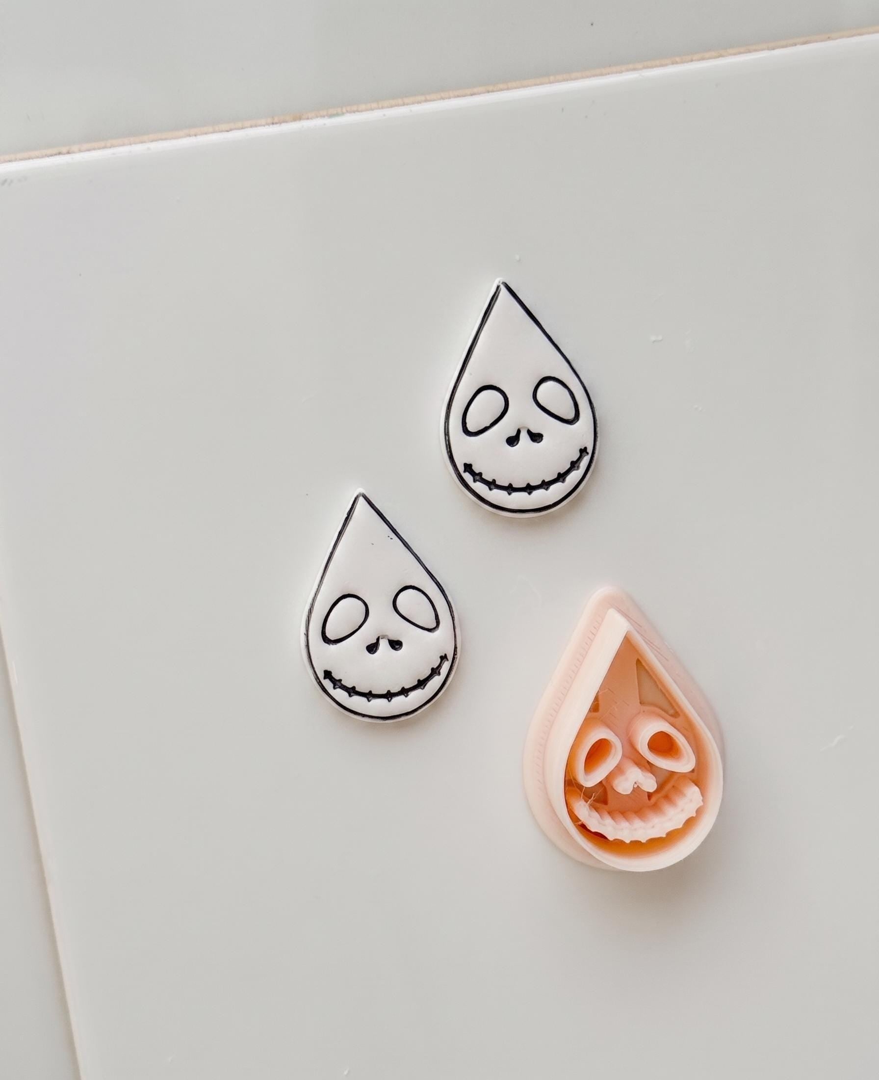 Teardrop Jack Cutter: Grinning Lantern Drop Shape for Polymer Clay